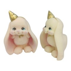 Фигурка из шоколадной глазури "Зайка задувает свечу" 