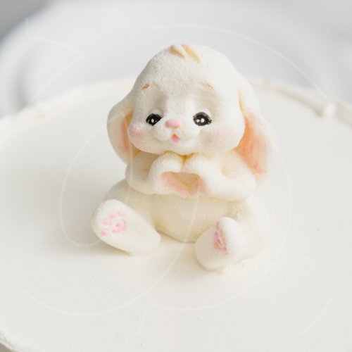 Фигурка из шоколадной глазури "Зайка с сердечком белый" 