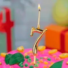 Свеча декоративная Цифра "7" Золотая 
